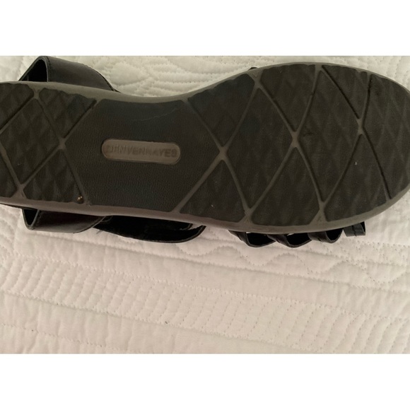 DENVER HAYE, BLACK BARETRAP STYLE FAUX LEATHER SANDALS - Picture 7 of 7